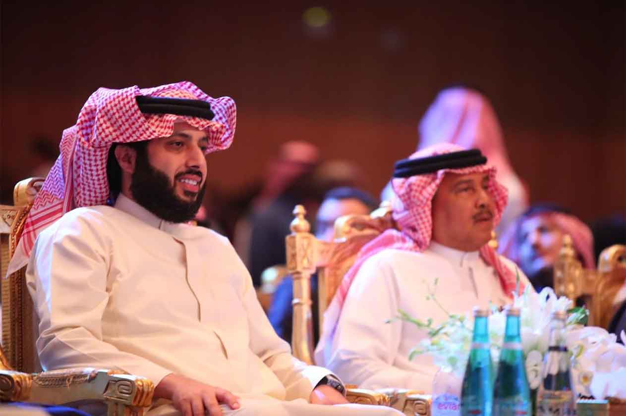 سحب تركي آل الشيخ التكريم من محمد عبده في الحفل الذي أقيم في الرياض