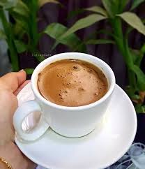 فنجان قهوة يقي من تشقق الأيادي والأرجل