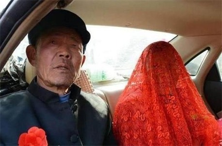 اجبرت للزواج من رجل عجوز ليصبح عشيقها 1 - مجلة زوران