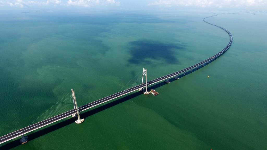 55 كم اطول جسر في العالم