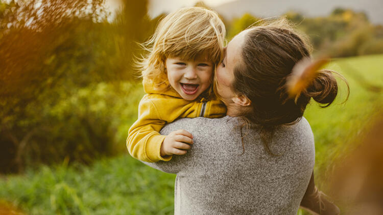 اللعب مع الطفل - مجلة زوران