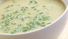 شوربة الشمر والجزر الأبيض والتفاح .