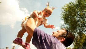 العلماء حددوا اللغة التي يحبها الأطفال