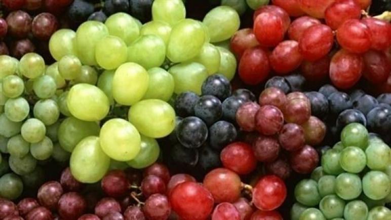 العنب الفاتح أو الداكن. أيهما أفضل للصحة؟ 