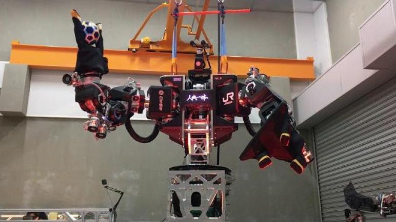 في اليابان، تم صنع روبوتًا ضخمًا يتم التحكم فيه عن بُعد (فيديو)