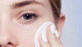 4 نصائح لإزالة المكياج بدون تجاعيد حول العين