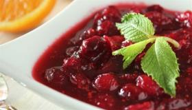 صلصة التوت البري والرمان.