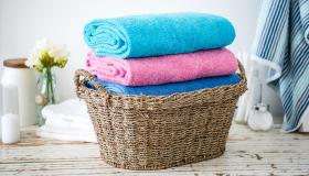 كيفية “حفظ”اللون من المناشف الملونة