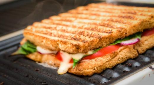 الحيلة الذكية التي ستحافظ دائمًا على نظافة محمصة الخبز!