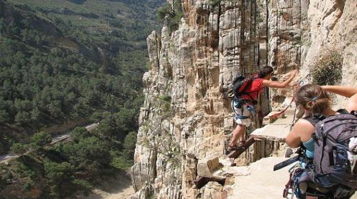 أخطر طريق في العالم