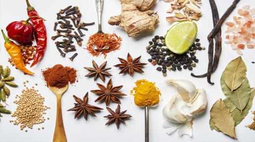 أفضل الأعشاب والتوابل لأطباق الأسماك والمأكولات البحرية.