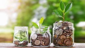 الادخار والاستثمار.