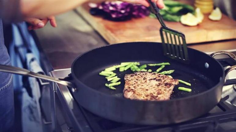 أواني الطهي الصحية: كيفية اختيار الأواني والمقالي غير السامة