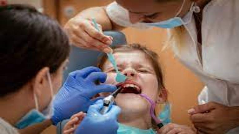 كيفية تحضير الطفل لطبيب الاسنان