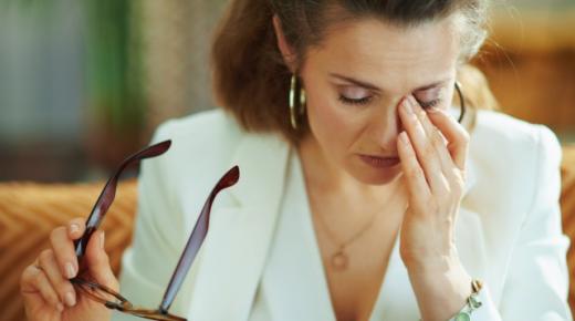 الأطباء يقولون: إذا شعرت بالألم في عينيك، فغيّر عاداتك