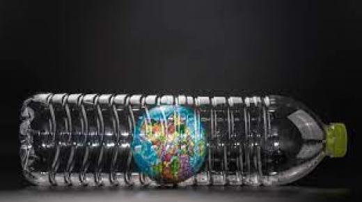 كيفية استخدام كميات أقل من البلاستيك: 7 طرق لتقليل نفايات البلاستيك.