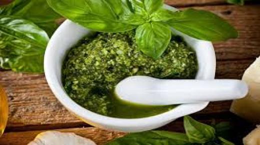 البيستو بالريحان طازج
