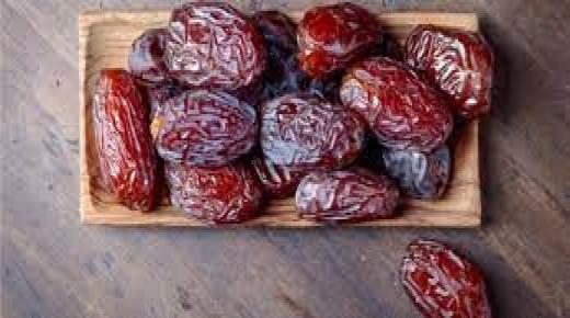 ما هي الفوائد الصحية لتناول التمر كل يوم؟
