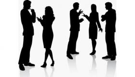 التواصل وجهاً لوجه أو التواصل عبر الإنترنت بين الموظفين؟