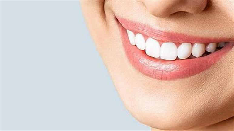 الخرافات والحقائق حول الأسنان البيضاء