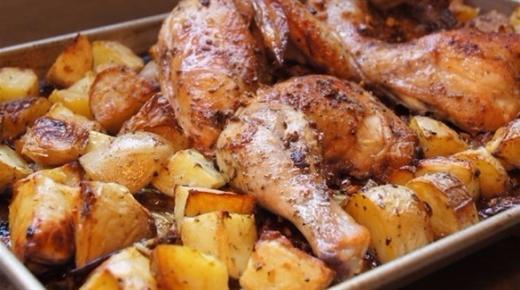 صينية الدجاج والبطاطا اليونانية
