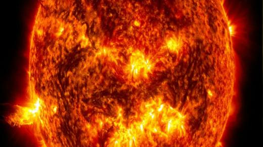 الغلاف الجوي للشمس