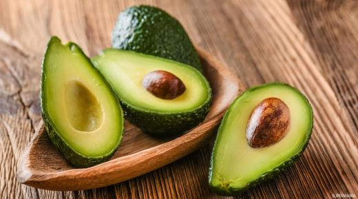 الطريقة الغريبة والفعالة للحفاظ على الأفوكادو طازجًا