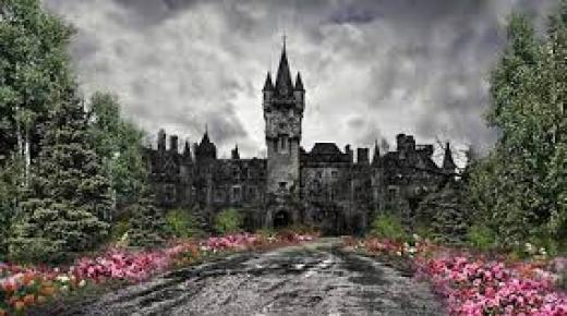 القصة الغامضة وراء المباني الضخمة الأسطورية في جنوب إيفيا