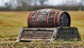 القفز على البرميل