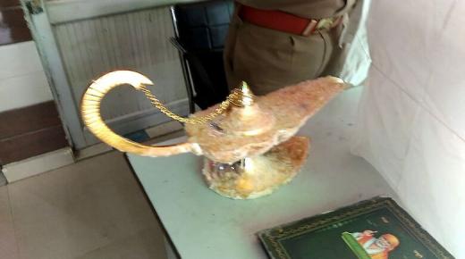 مصباح علاء الدين السحري: يتسبب بخسارة طبيب مئة الف دولار في الهند