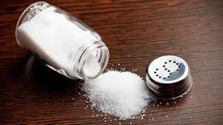 هل سقط المزيد من الملح في قدر الطعام؟