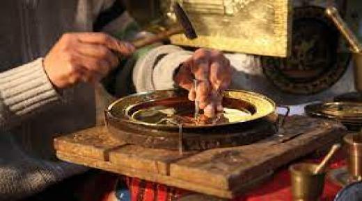 النقش على المعدن