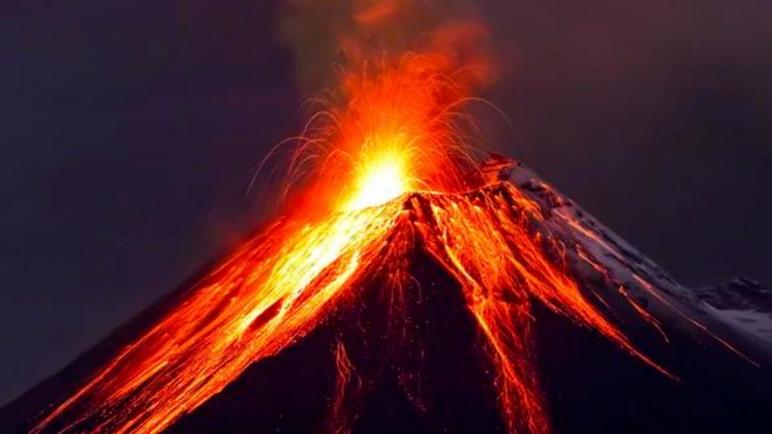 نقانق تقلى على حمم بركان ثائر في ايسلندا: فيديو
