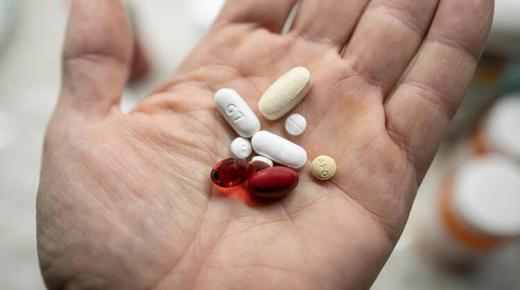 هل من الصواب والخطأ تناول الدواء ثلاث مرات بين السحور والإفطار؟