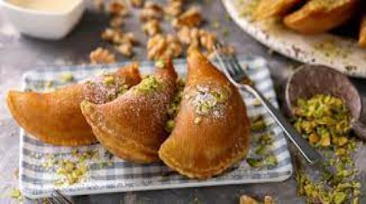 قطايف (فطائر حلوة محشية تقليدية)
