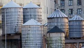 لماذا خزانات المياه اسطوانية الشكل؟