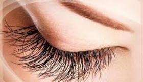 حيل لإطالة رموشك بشكل طبيعي