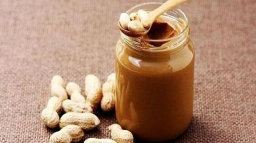 فطيرة بالشوكولاة وزبدة الفول السوداني .