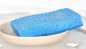 سبب اختلاف ألوان إسفنج المطبخ