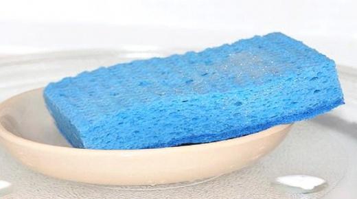 سبب اختلاف ألوان إسفنج المطبخ