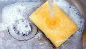 السر في تنظيف اسفنجة المطبخ بشكل مثالي