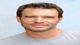 من هو سكوت فولي؟