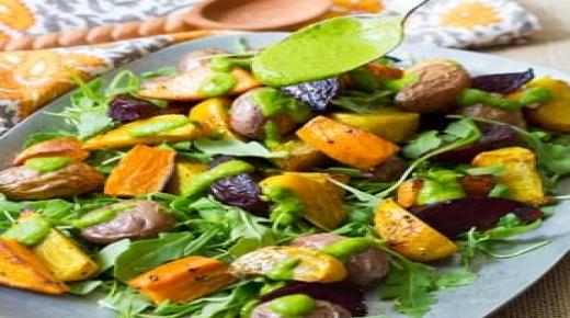 سلطة أرز بالكمون مع الافوكادو والقرع.