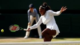 أتقن تقنية الضرب الخلفية في لعبة التنس بنصائح من سيرينا ويليامز.