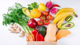 10 طرق واقعية لتناول طعام أقل معالجة