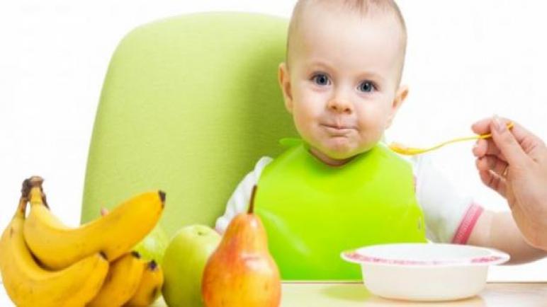 لدغات الأطفال: طعام صحي مصنوع في المنزل للبطون الصغيرة .