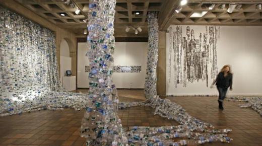 عنى في الفراغ