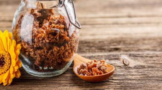 الغراء الناتج من النحل