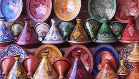 صناعة الفخار.