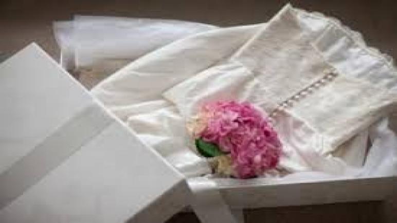 كيفية تخزين فستان الزفاف الخاص بك بشكل صحيح